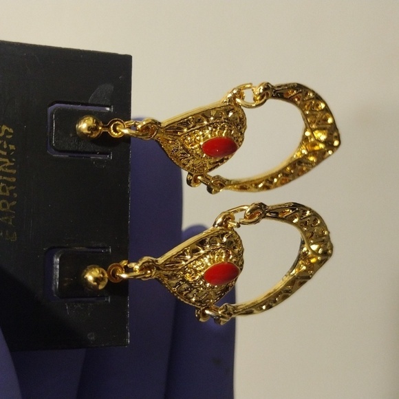 Women's Stylish Gold tone Designed Hoop Red color Stone Drop Earrings 1.5" - Picture 3 of 5